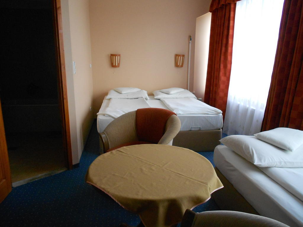 בודפשט Hotel Seni Studium חדר תמונה