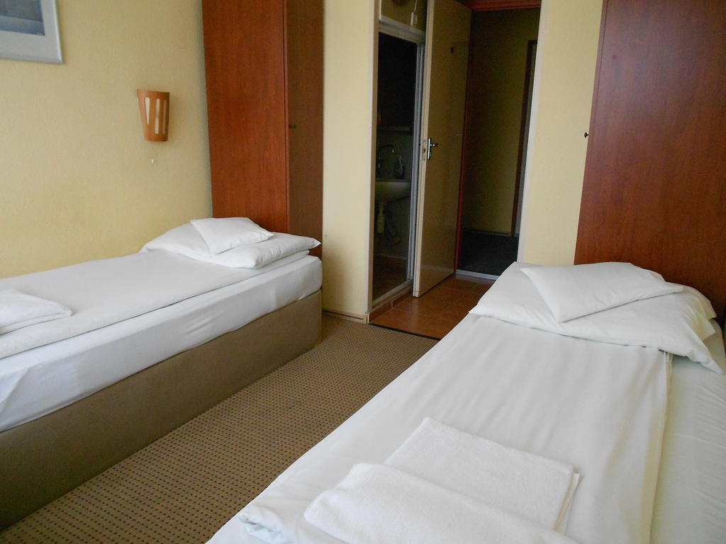 בודפשט Hotel Seni Studium חדר תמונה